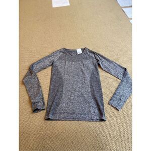 Nike dri fit women’s grey long sleeve shirt